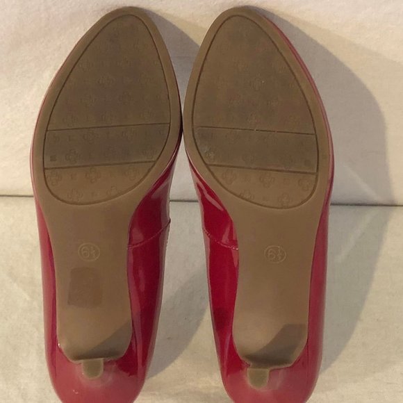 Size 6.5 Women's Etienne Aigner Red High Heel Pumps - Picture 6 of 10